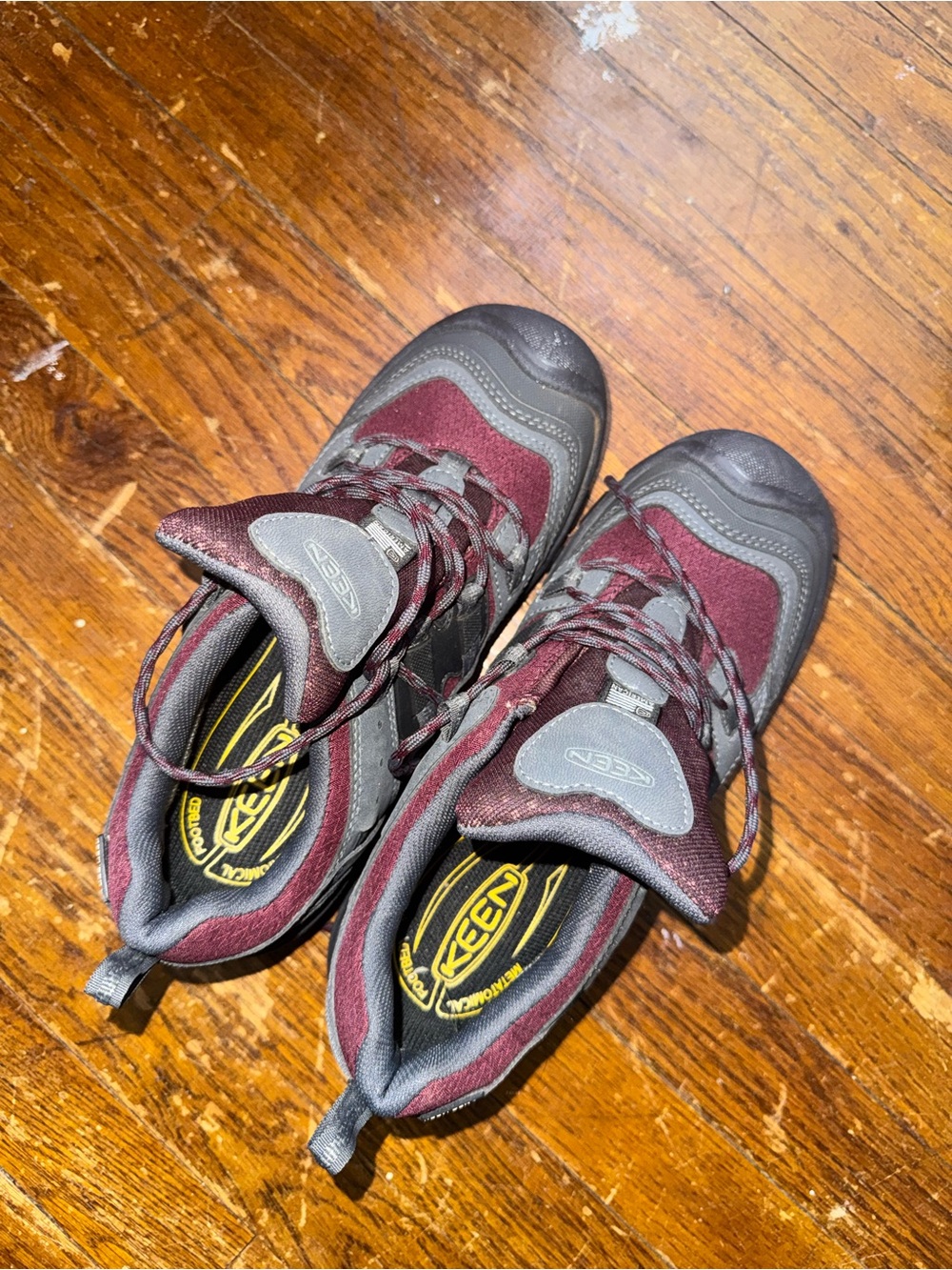 Keen waterproof hiking shoes women’s 8